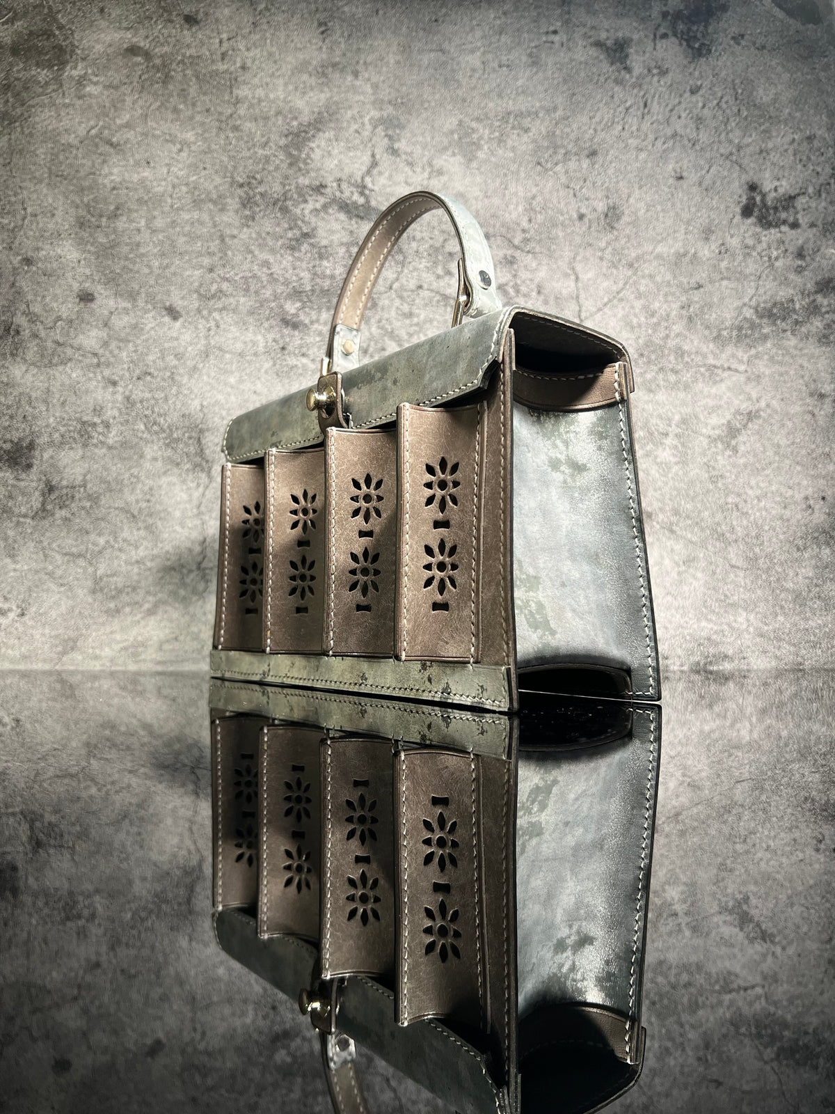 -Metallic Edition + Shoulder strap 立體鐵閘手袋S - 白鐵拼色+白鐵長帶