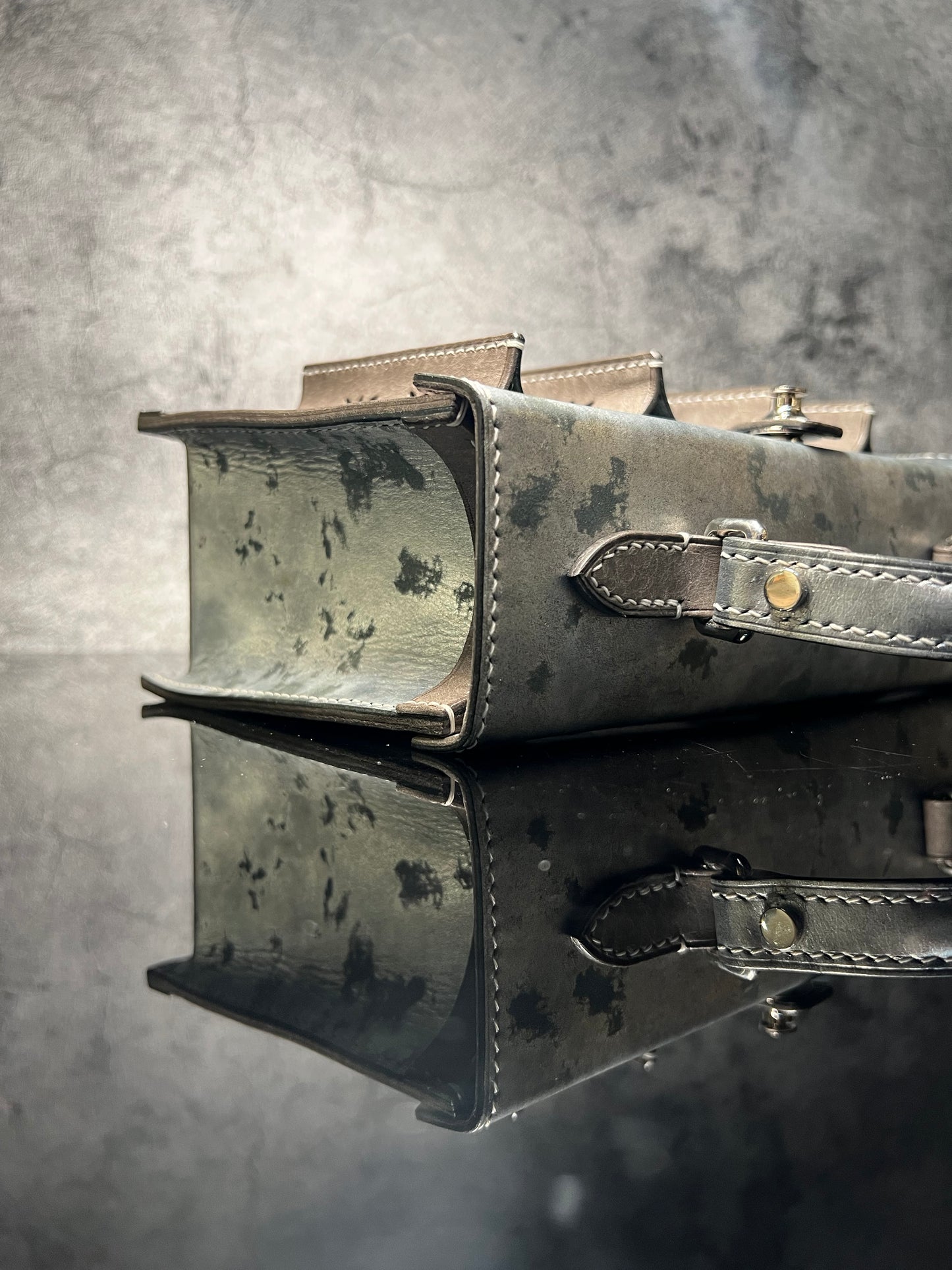 -Metallic Edition + Shoulder strap 立體鐵閘手袋S - 白鐵拼色+白鐵長帶