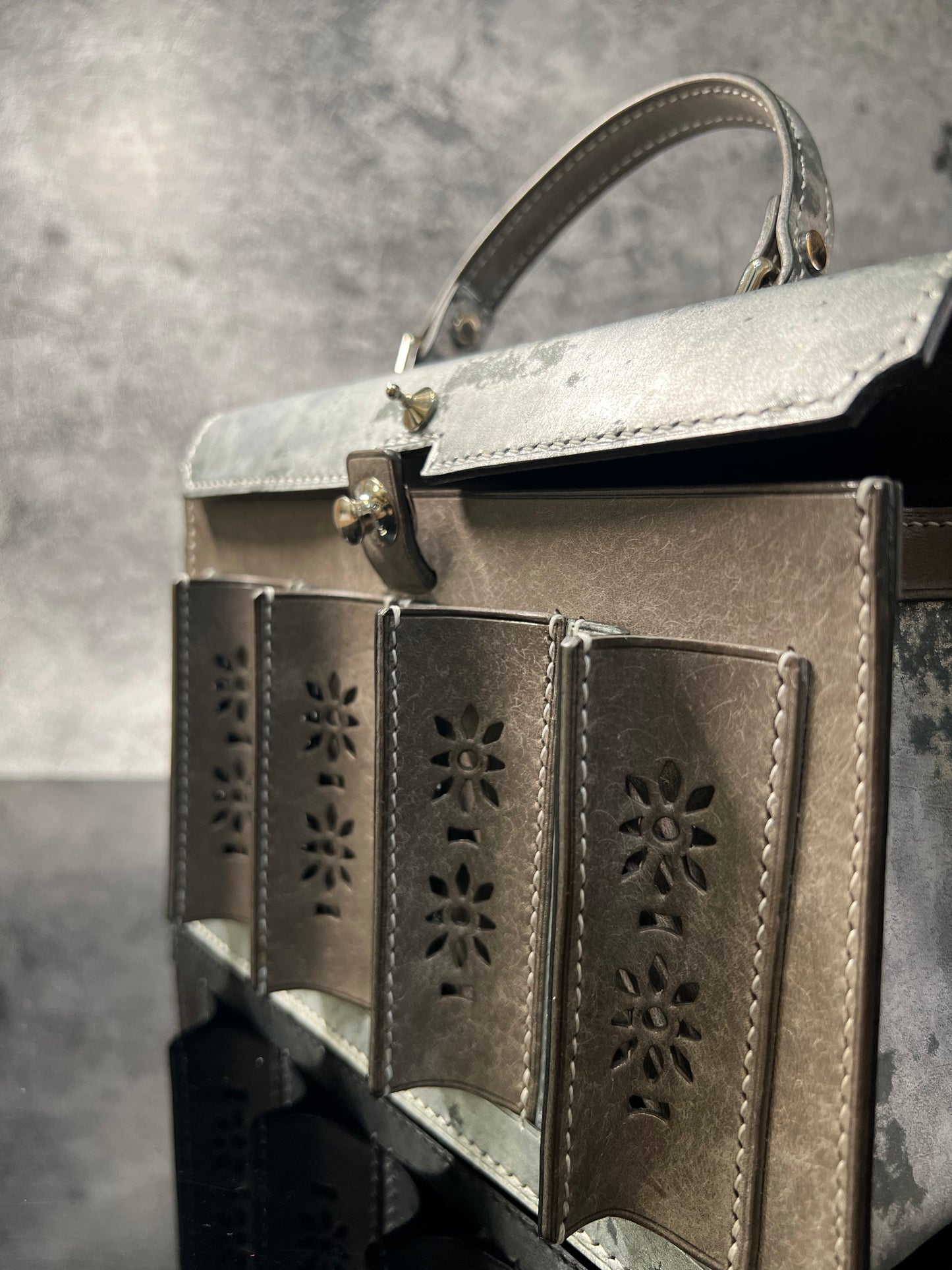 -Metallic Edition 立體鐵閘手袋S - 白鐵拼色版本