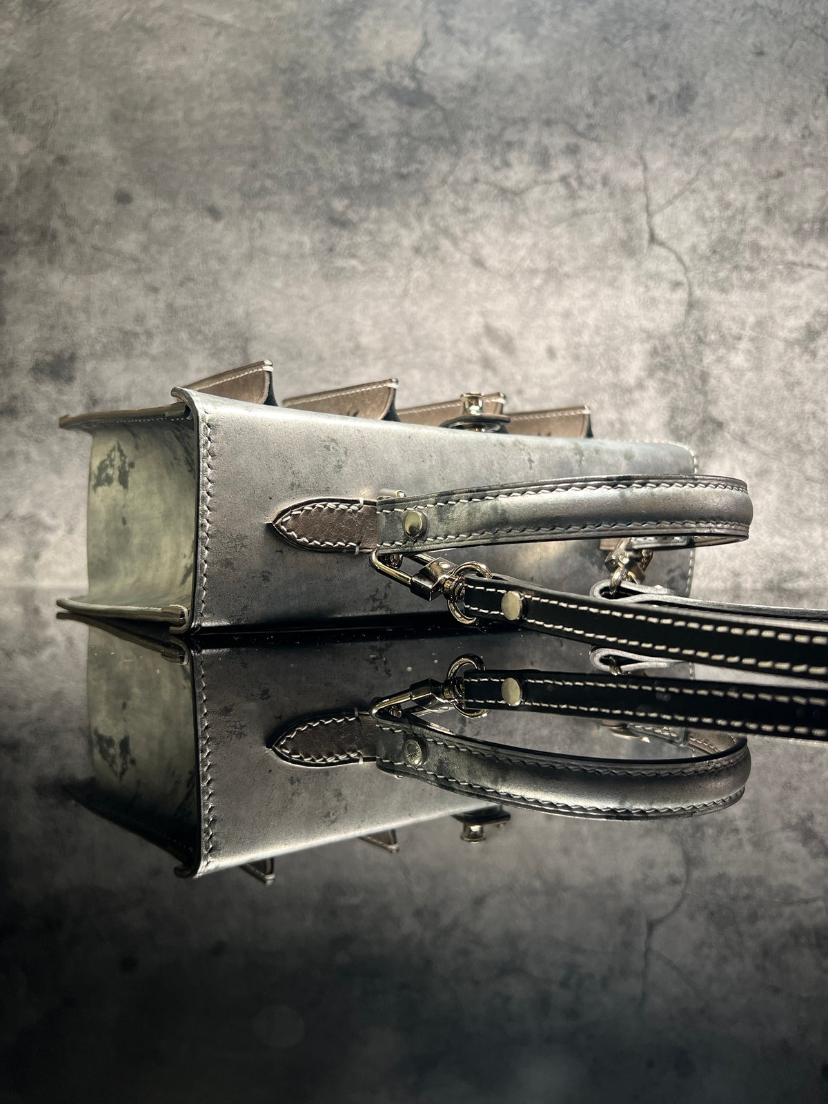 -Metallic Edition + Shoulder strap 立體鐵閘手袋S - 白鐵拼色+白鐵長帶