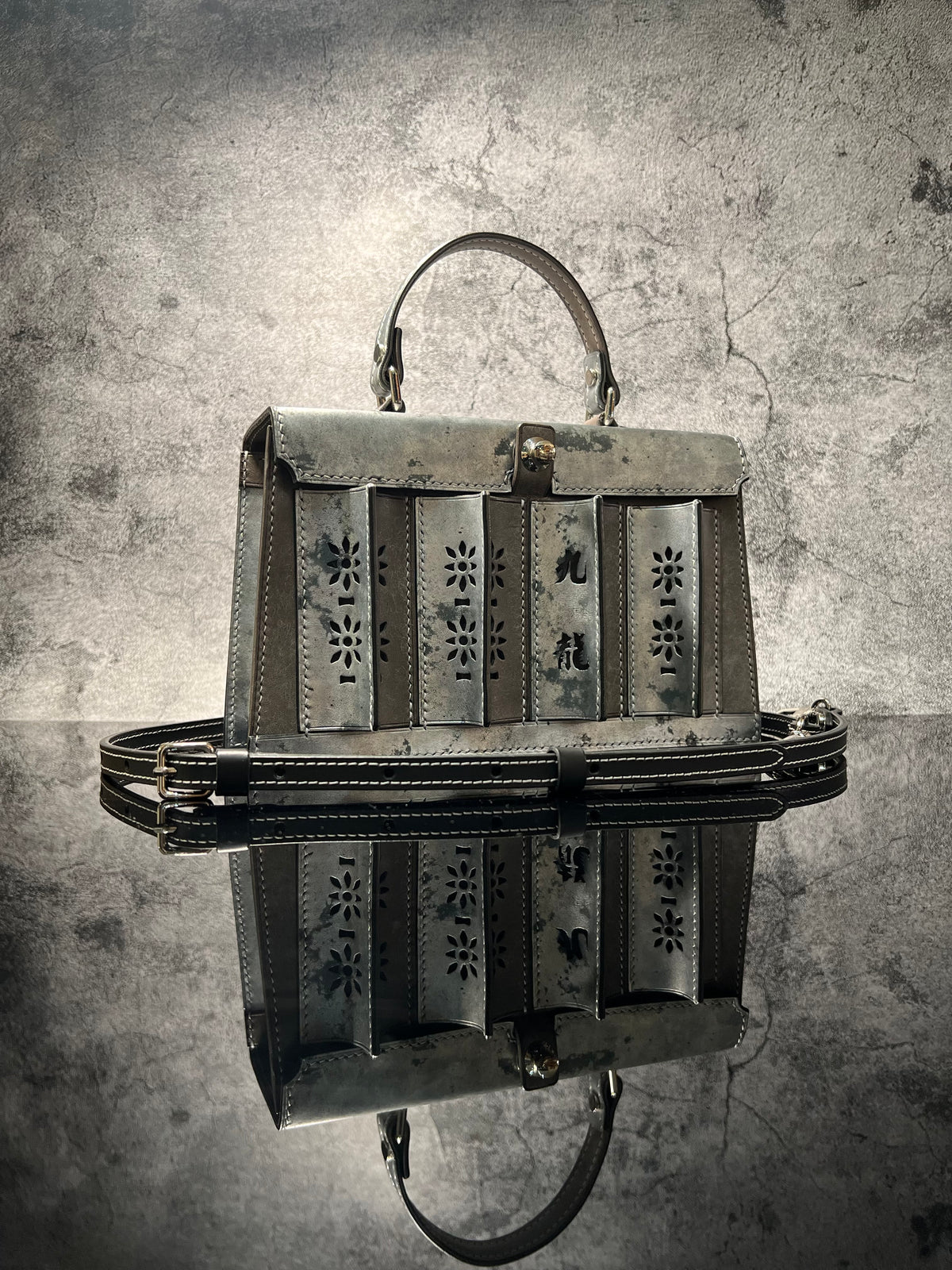 -Metallic Edition 立體鐵閘手袋S - 白鐵拼色版本