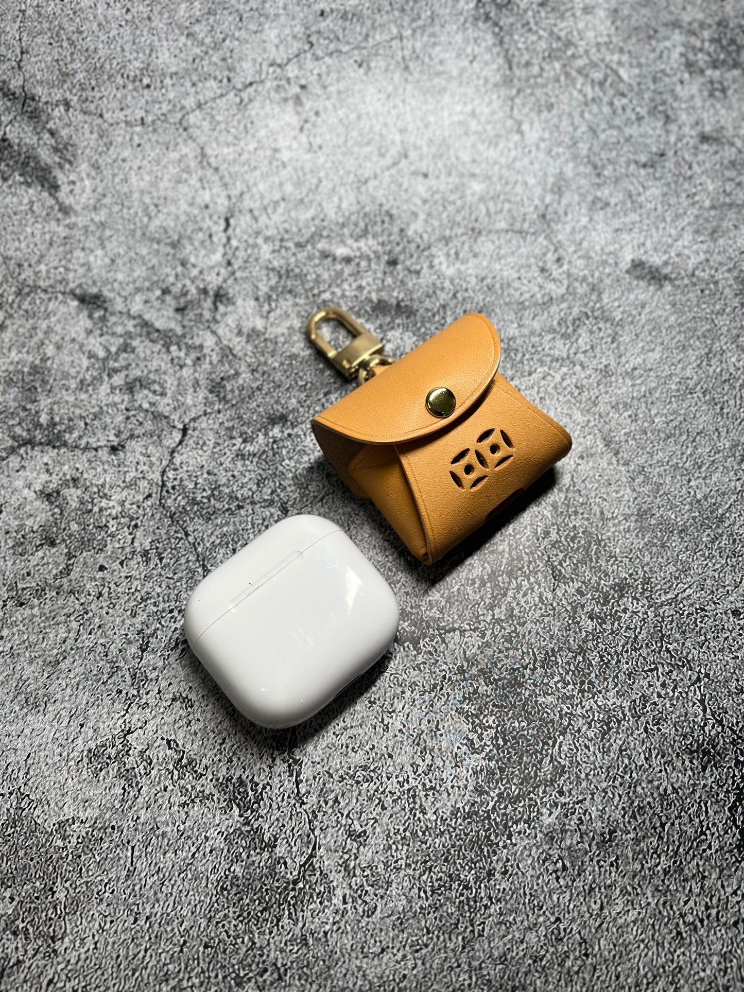 Airpod 4 case -Old Mail box